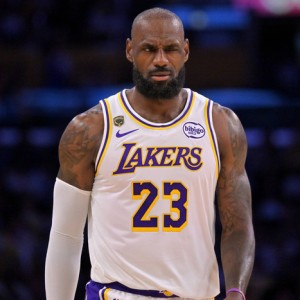 乐鱼-贬低乔丹，被美媒多位名记怒喷，NBA历史谁才是最强球星？|克里斯·保罗|皮蓬|詹姆斯|总决赛|乔丹-克拉克森_新浪体育_新浪新闻