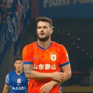 该如何形容😱瓦科47天7战狂轰14球！1次大四喜2次帽子戏法！